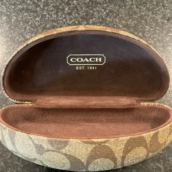 Coach: Signature “C” Hard Sunglass Case - Picture 2 of 8